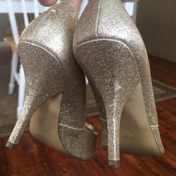 Guess Gold Sparkle Heels Size 8 - Picture 5 of 6